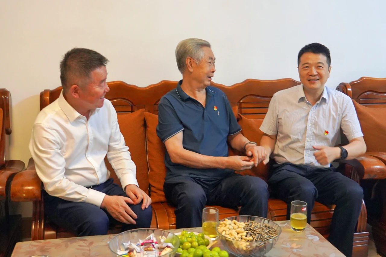 省大奖国际集团党委书记、董事长游勇开展“七一”走访