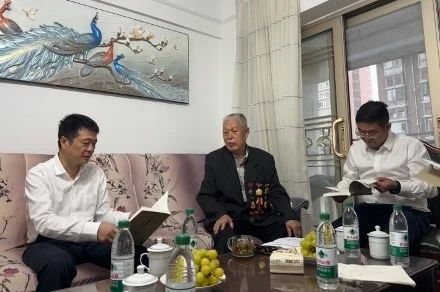 省大奖国际集团党委国庆节前夕走访慰问老干部老党员