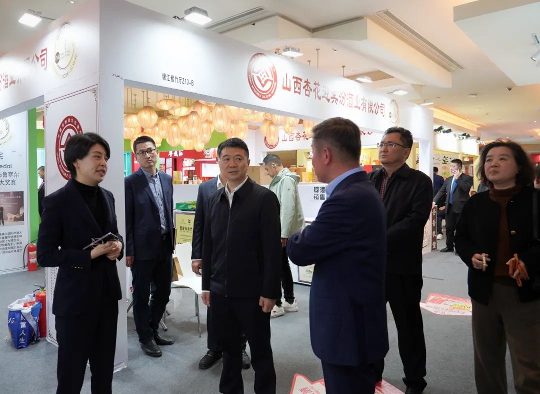 省大奖国际集团党委书记、董事长游勇率队到2025锦江宾馆春季酒类商务洽谈会现场检查指导重点事情